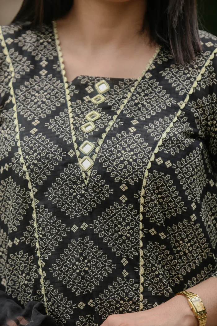 2pc lawn suit-Printed (Stitched) - Image 6